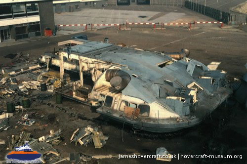 Vosper-Thornycroft VT1 being scrapped -   (The <a href='http://www.hovercraft-museum.org/' target='_blank'>Hovercraft Museum Trust</a>).
