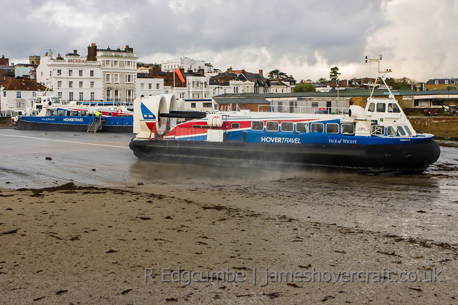 AP1-88 Operations from Ryde, Isle of Wight - GH-2114 Freedom 90 departing Ryde (credit: Rob Edgcumbe).