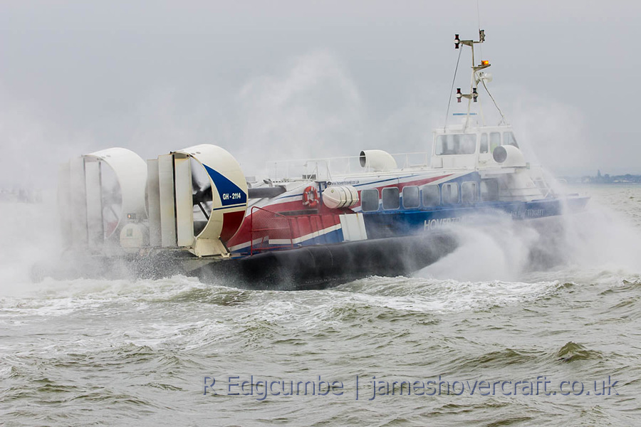 AP1-88 Operations from Ryde, Isle of Wight - GH-2114 Freedom 90 departing Ryde (credit: Rob Edgcumbe).