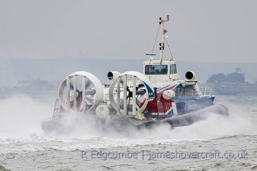 AP1-88 Operations from Ryde, Isle of Wight - GH-2114 Freedom 90 departing Ryde (credit: Rob Edgcumbe).