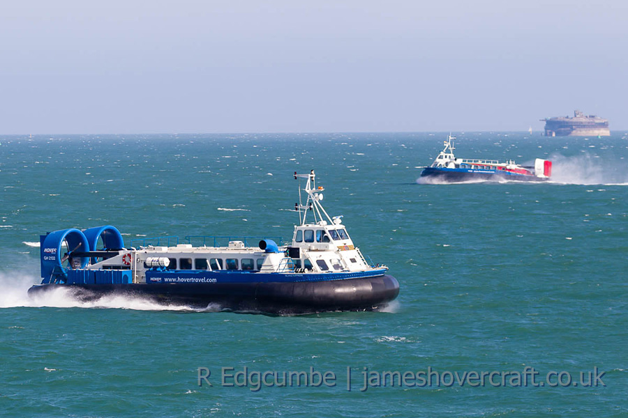 AP1-88 Operations from Ryde, Isle of Wight - Freedom 90 and Island Express crossing mid-solent (credit: Rob Edgcumbe).